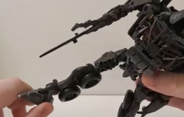 Mini Review of Studio Series Leader Class ROTB Scourge