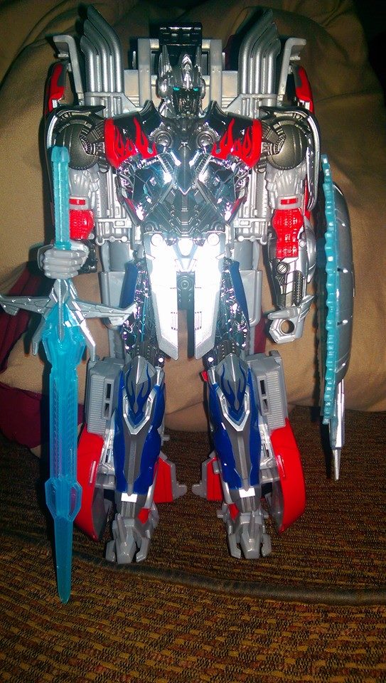 Target Exclusive Platinum Edition Optimus Prime (First Edition Mold) Found at Retail - Updated With In-Hand Alt Mode Images