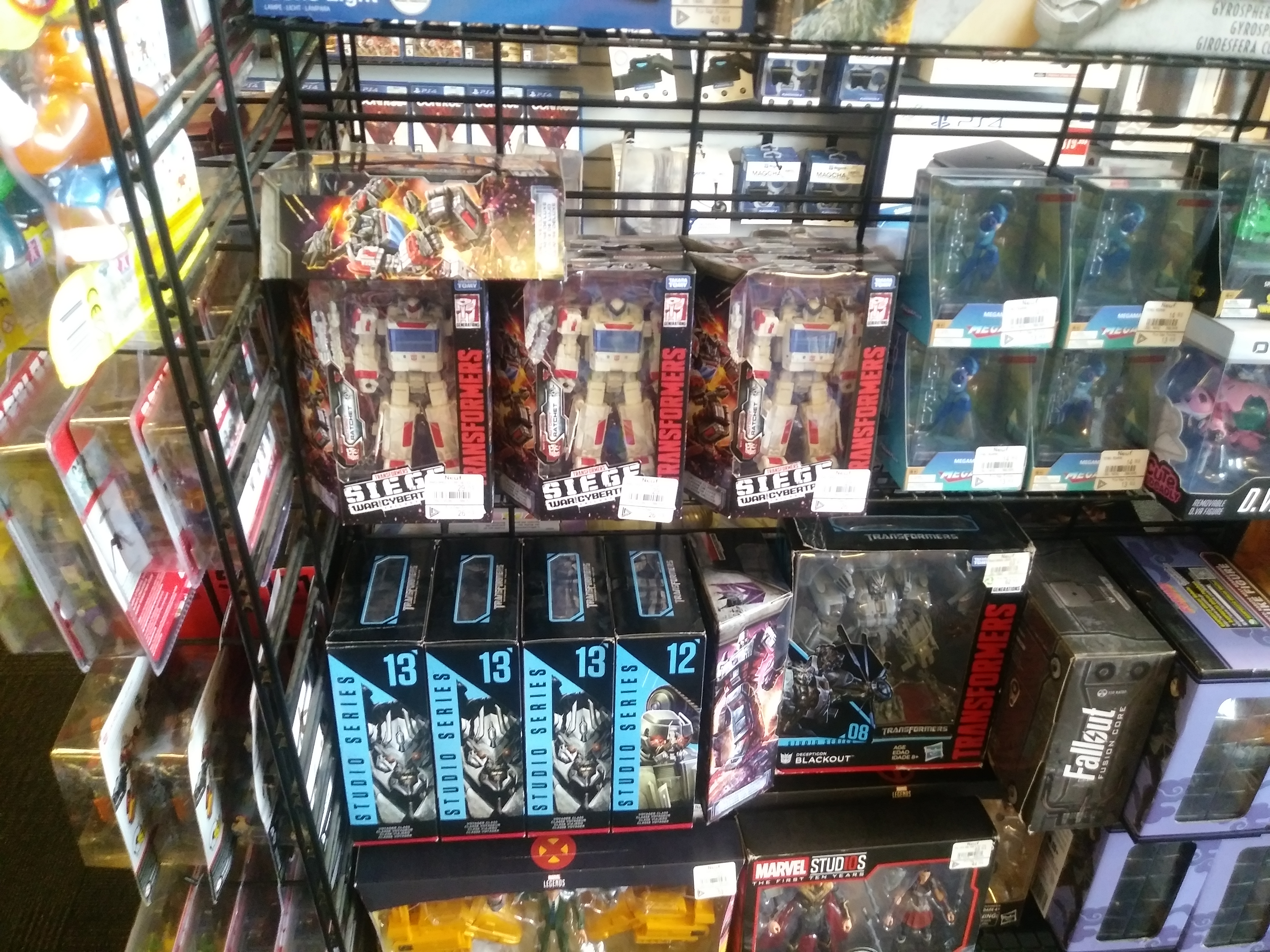 Transformers War for Cybertron Siege Exclusive Ratchet Out at Canadian Retail