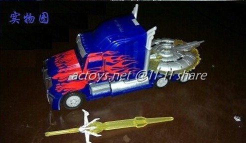 Transformers: Age of Extinction Optimus Prime In-Hand Image