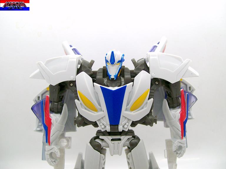 Pictorial Reviews: Transformers Prime Beast Hunters Deluxe Wave 2 Bulkhead and Smokescreen