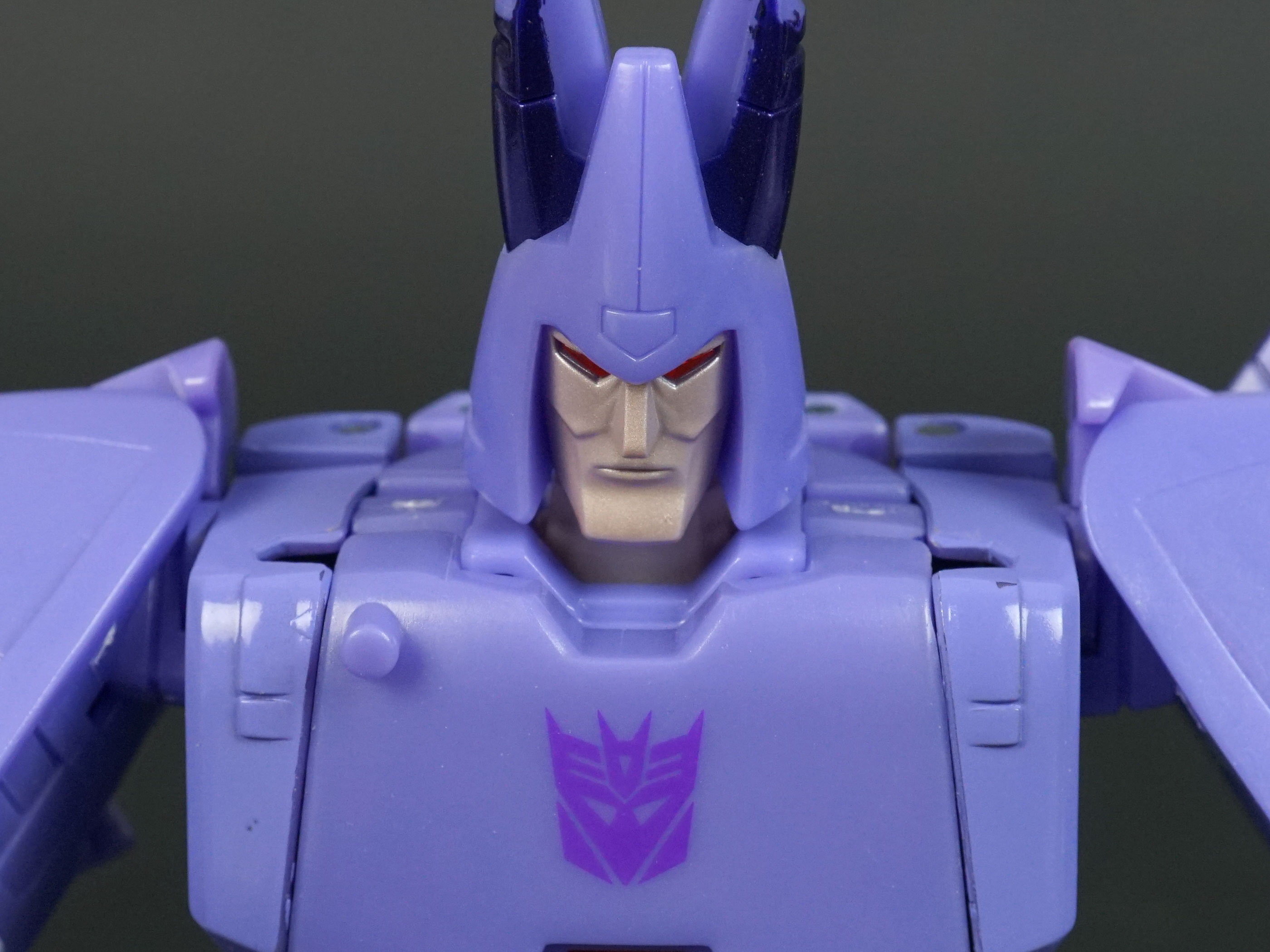 New Gallery: War for Cybertron Kingdom Voyager Class WFC-K9 Cyclonus