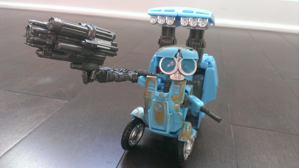 Pictorial Review of Deluxe Sqweeks from Transformers: The Last Knight