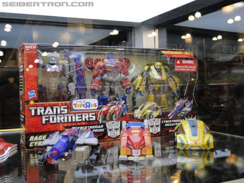 BotCon 2011 Coverage - TRU Exclusive War For Cybertron 3 Pack