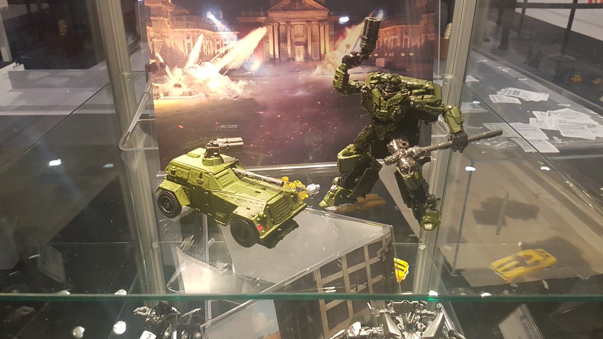 New Transformers Studio Series Deluxes Revealed! Barricade, Sideswipe, WWII Bumblebee at Fan Expo Canada #FXC18