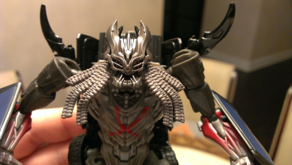 Pictorial Review of Transformers: The Last Knight Deluxe Berserker