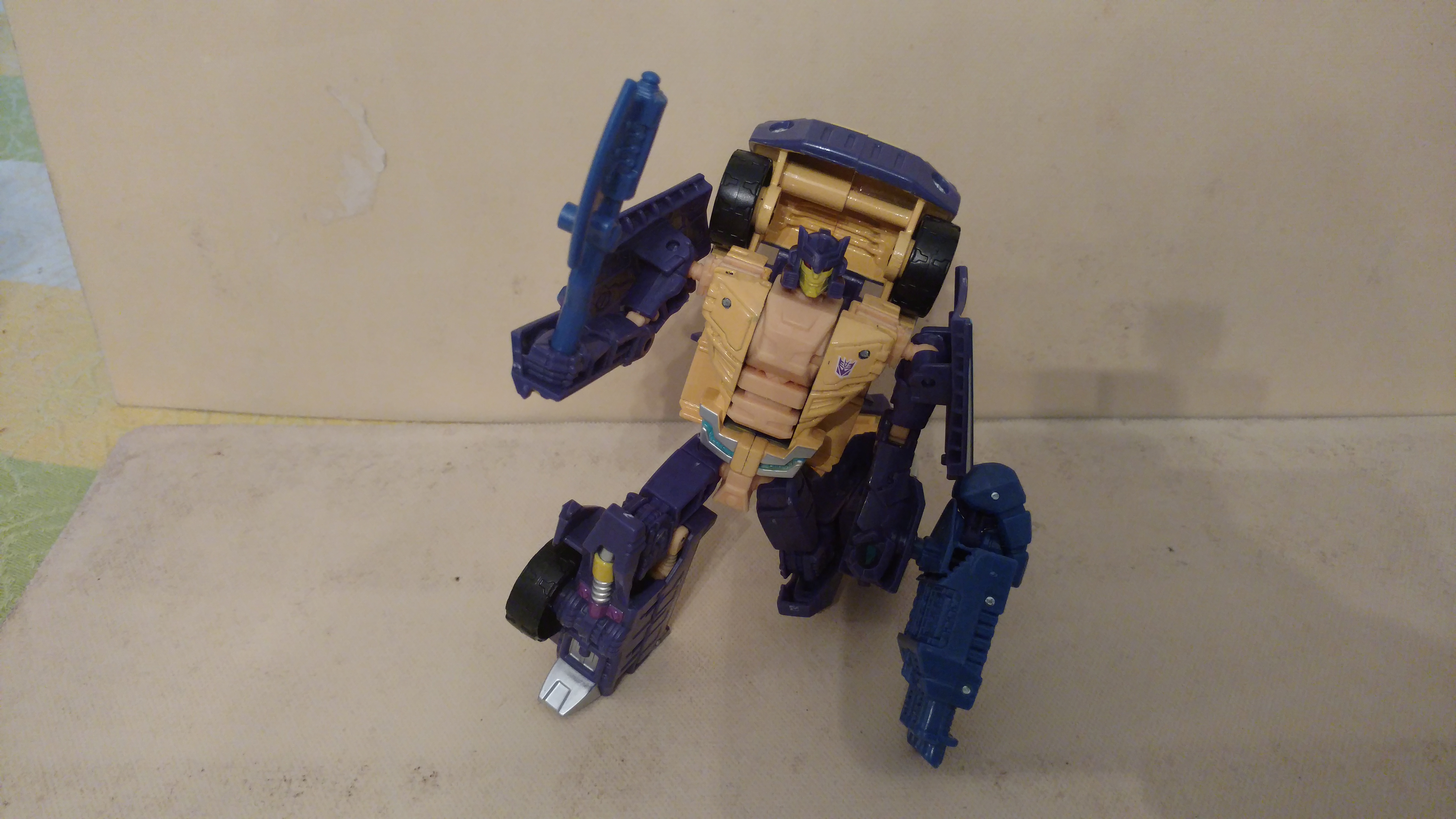 Video Review - Transformers Collectors' Club 4.0 Mayhem Attack Squad Grabuge / Ruckus