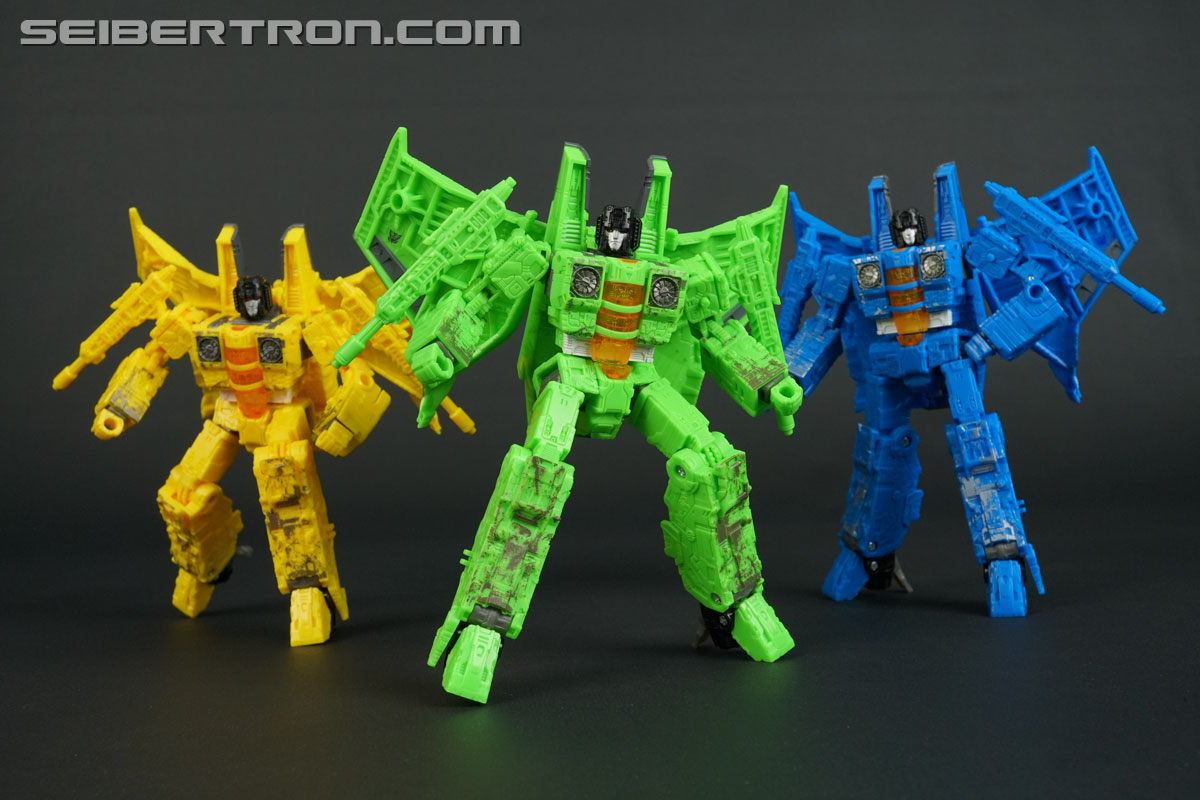 New Galleries: War for Cybertron SIEGE Rainmakers Acid Storm, Ion Storm and Nova Storm
