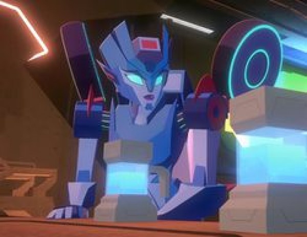"Leak" Suggesting that Upcoming Legacy Chromia will be an Animated Prowl Redeco with New Head