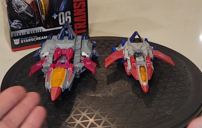 Video Review for Gamerverse Starscream Showing Rubber Cockpit