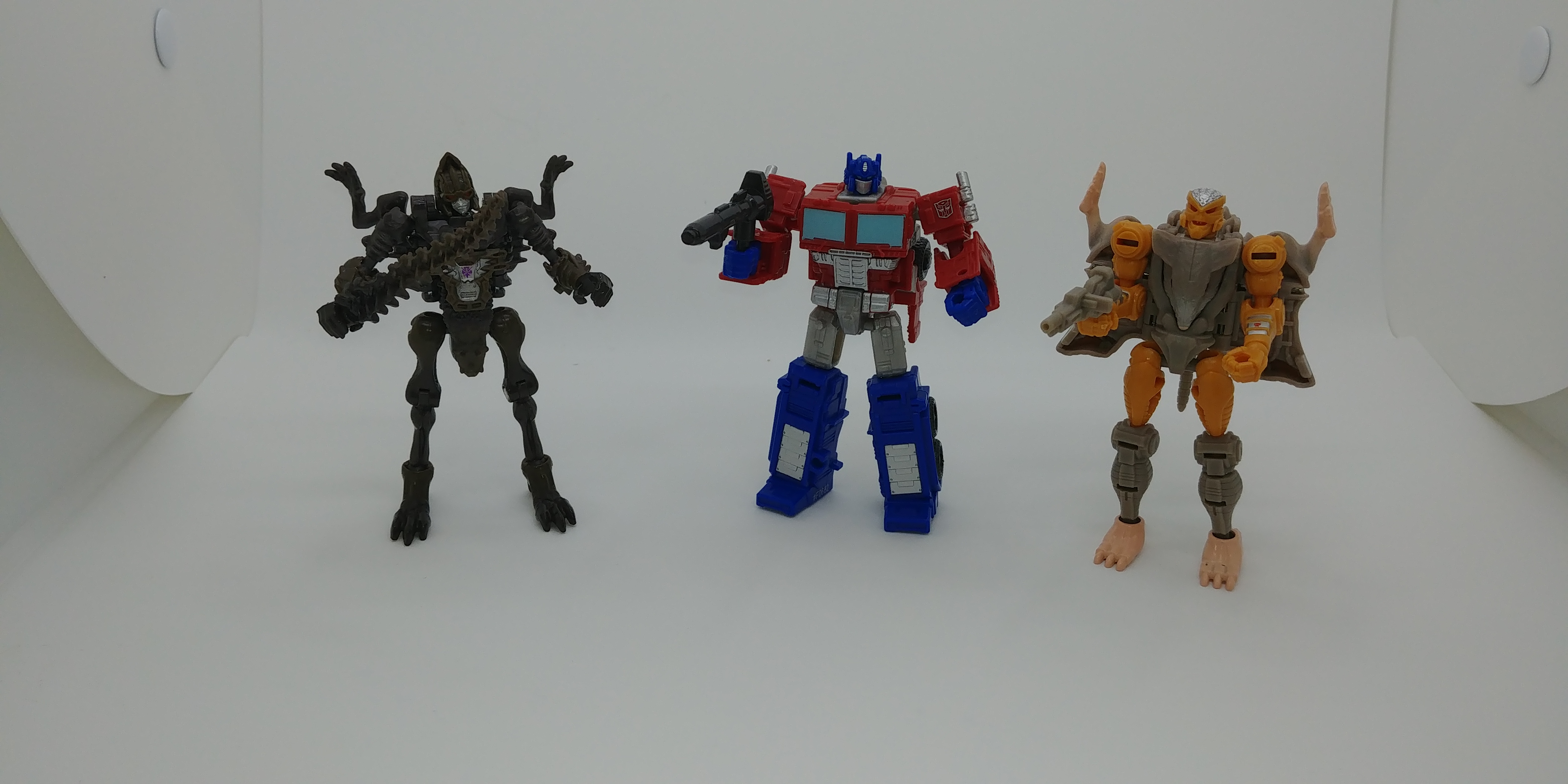 Video Review of Transformers Kingdom Wave 1 Core Class