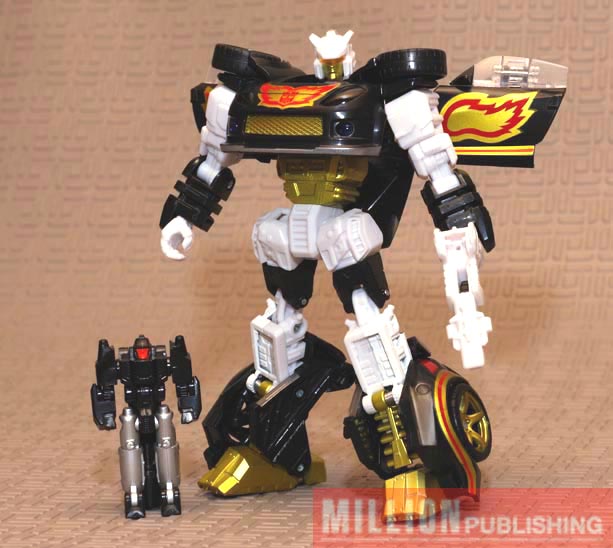 Transformers United Stepper with Nightstick Shipping Date Announced