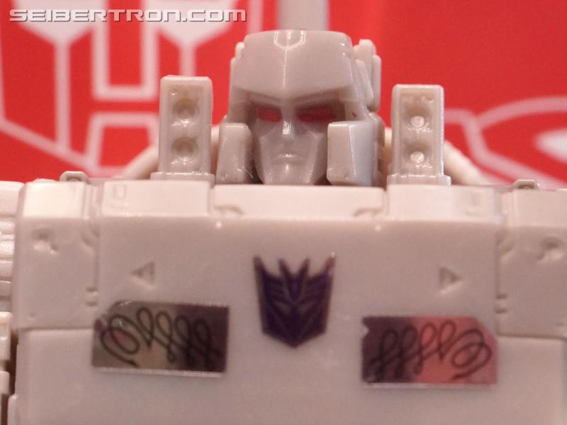 SDCC 2016: Transformers Titans Return Display Video #HasbroSDCC