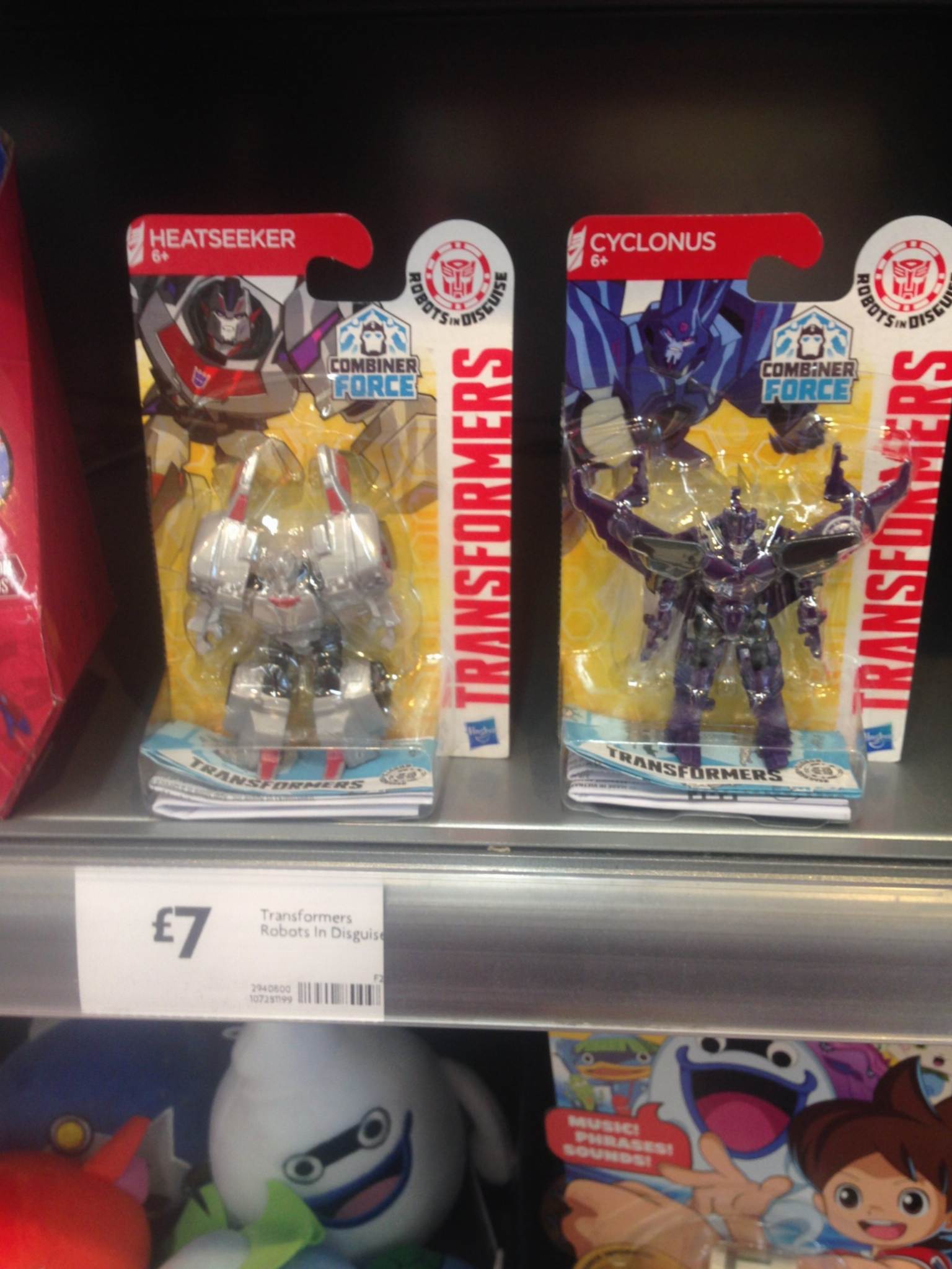 Transformers: Robots in Disguise Legion Class Heatseeker and Cyclonus spotted at UK retail