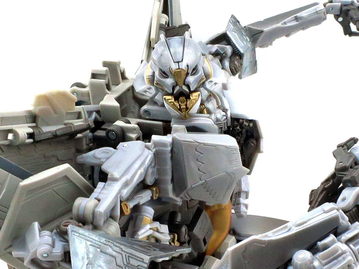 More images and official description of Masterpiece MPM-10 Starscream