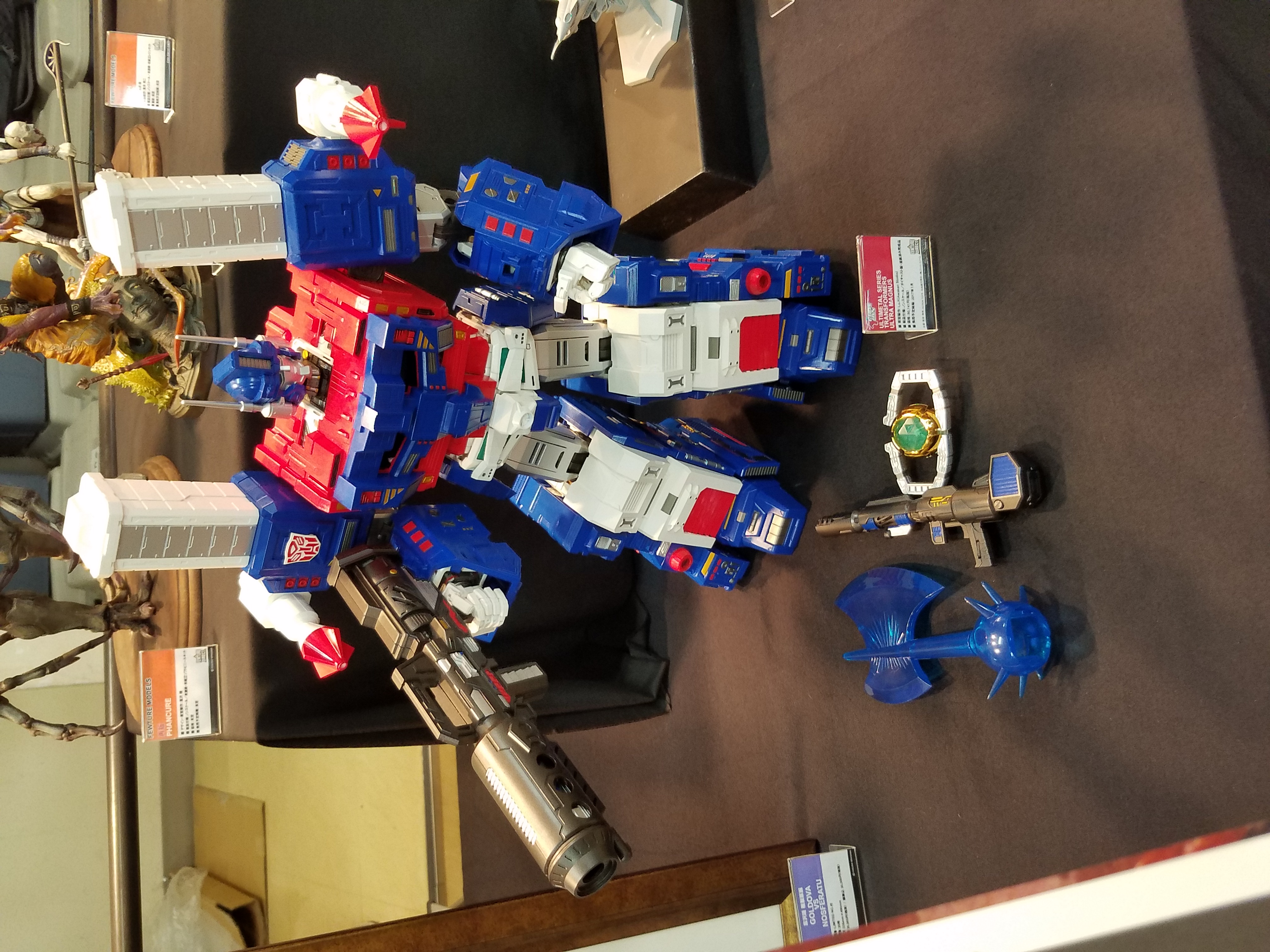 Additional images of Transformers Ultimetal Ultra Magnus from Superfest Japan