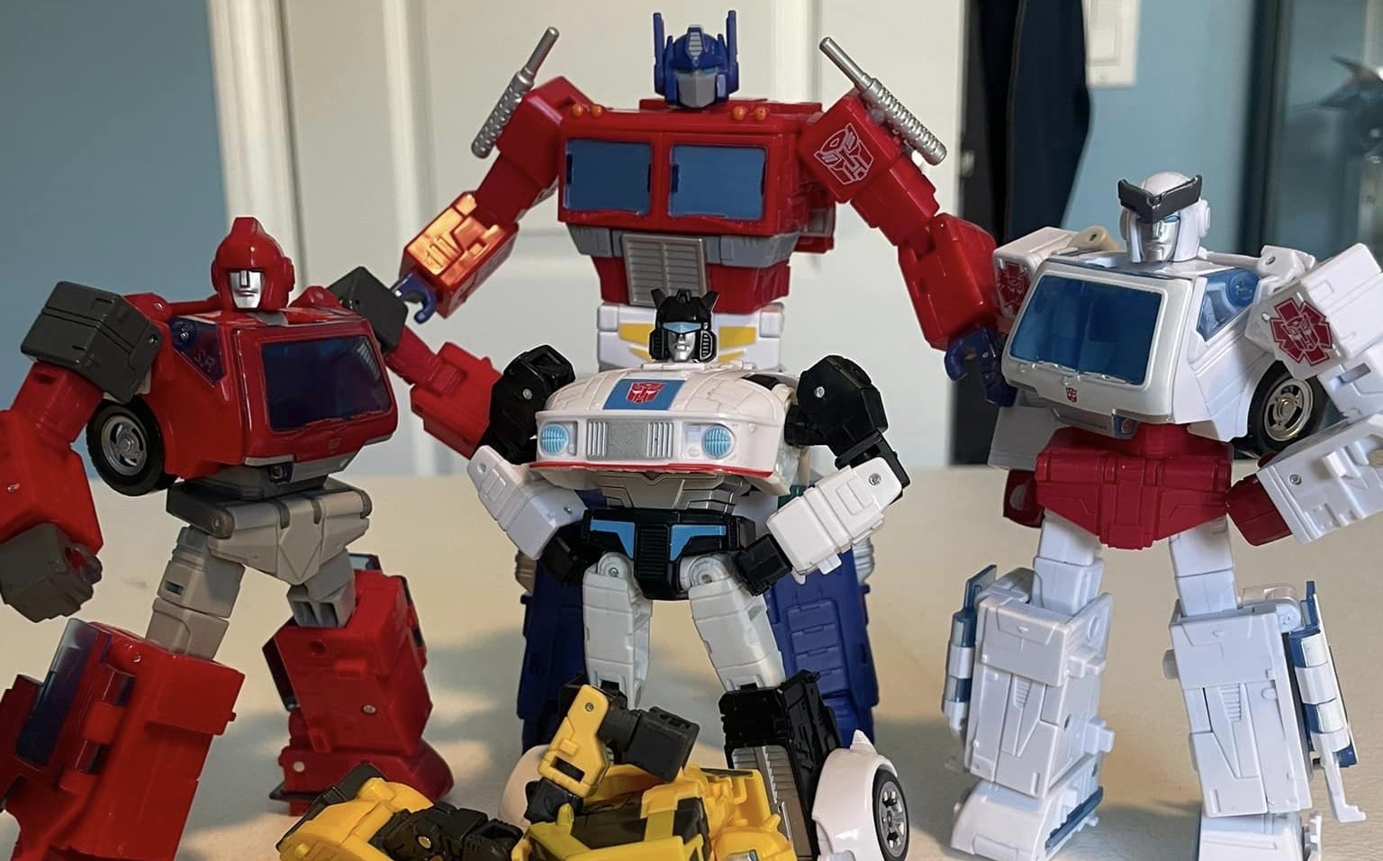 Review and In Hand Images of Commander Class Studio Series 86 Optimus Prime Showing Scale