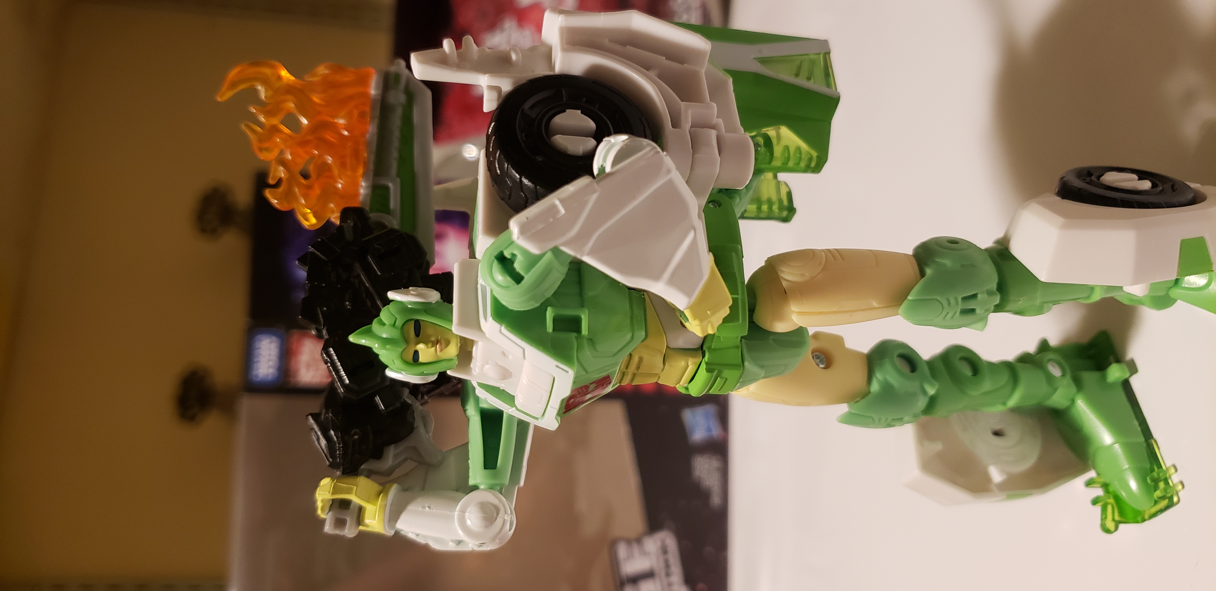 War for Cybertron Siege Greenlight Pictorial Review