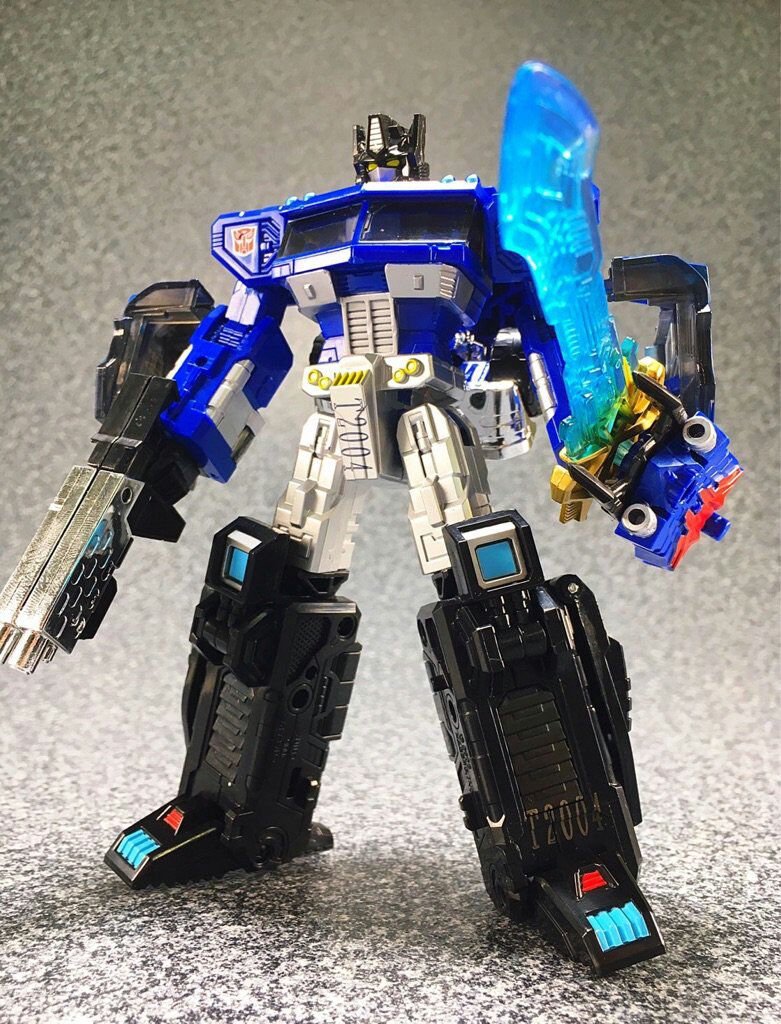 More Images of e-HOBBY Magna Convoy Exclusive