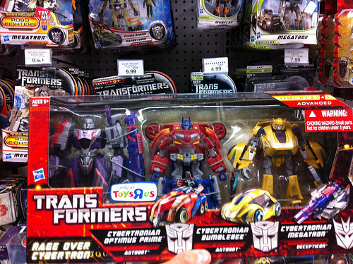 TRU Exclusive Rage Over Cyberbron Set Released