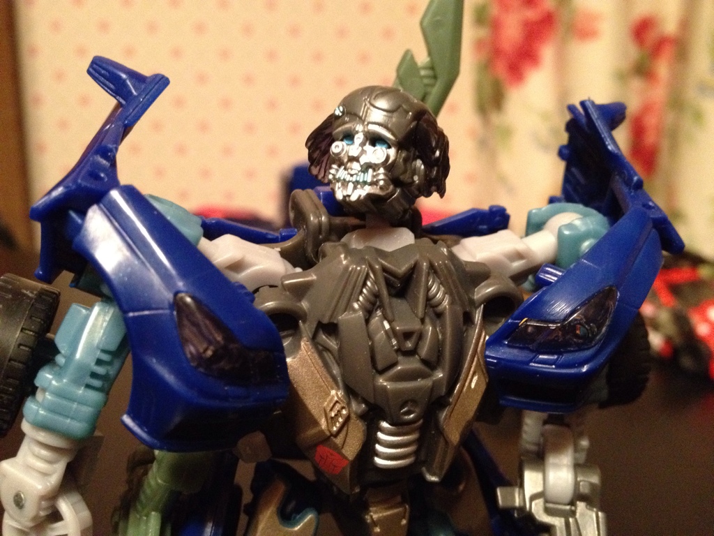 Transformers DOTM Deluxe Wheeljack / Que In-Hand Images