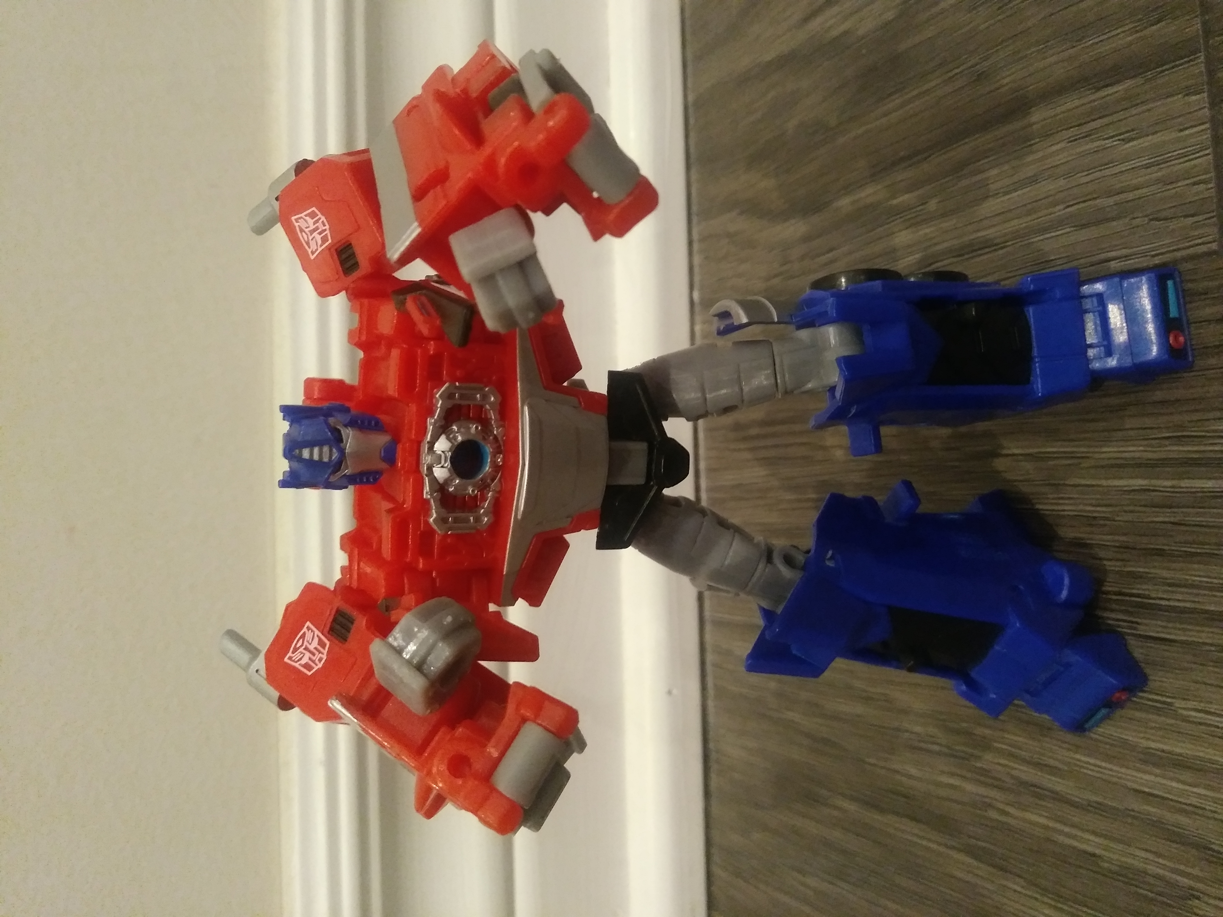 Pictorial Review for Deluxe Optimus Prime from Transformers Cyberverse