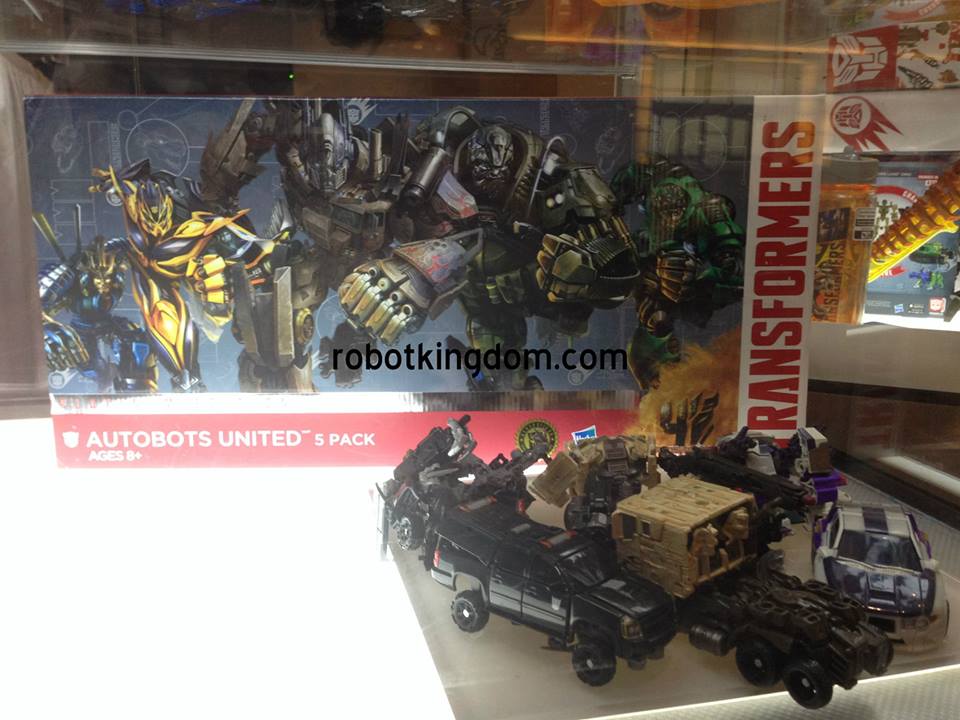 BotCon 2014 Coverage: Hasbro Display Cases Sneak Peek - Age of Extinction Box Sets and More