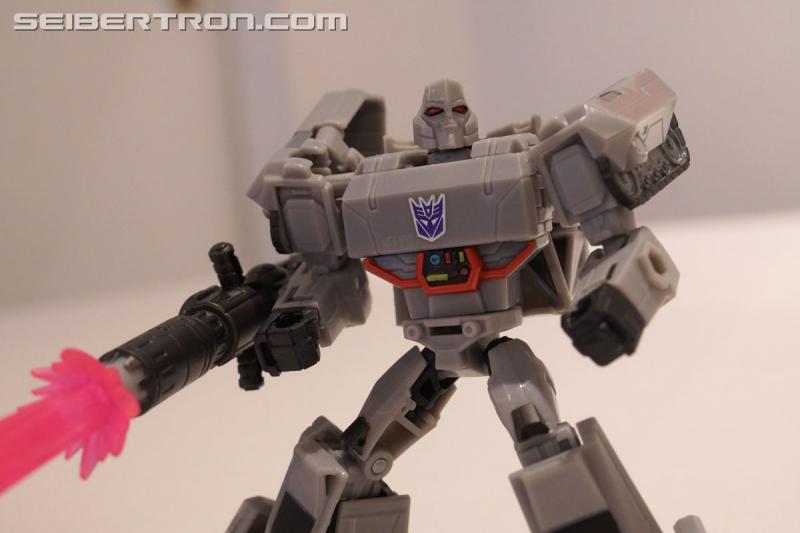 Gallery and Video for Cyberverse Deluxe Shockwave, Prime, Bumblebee and Megatron Shown at #NYCC2019