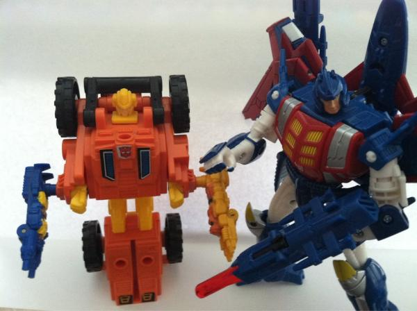 First Look: Botcon 2012 Metalhawk In-hand