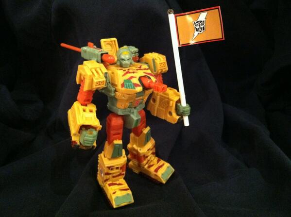 BotCon 2013 Custom Class Figure Revealed: Blastcharge Strika Clone
