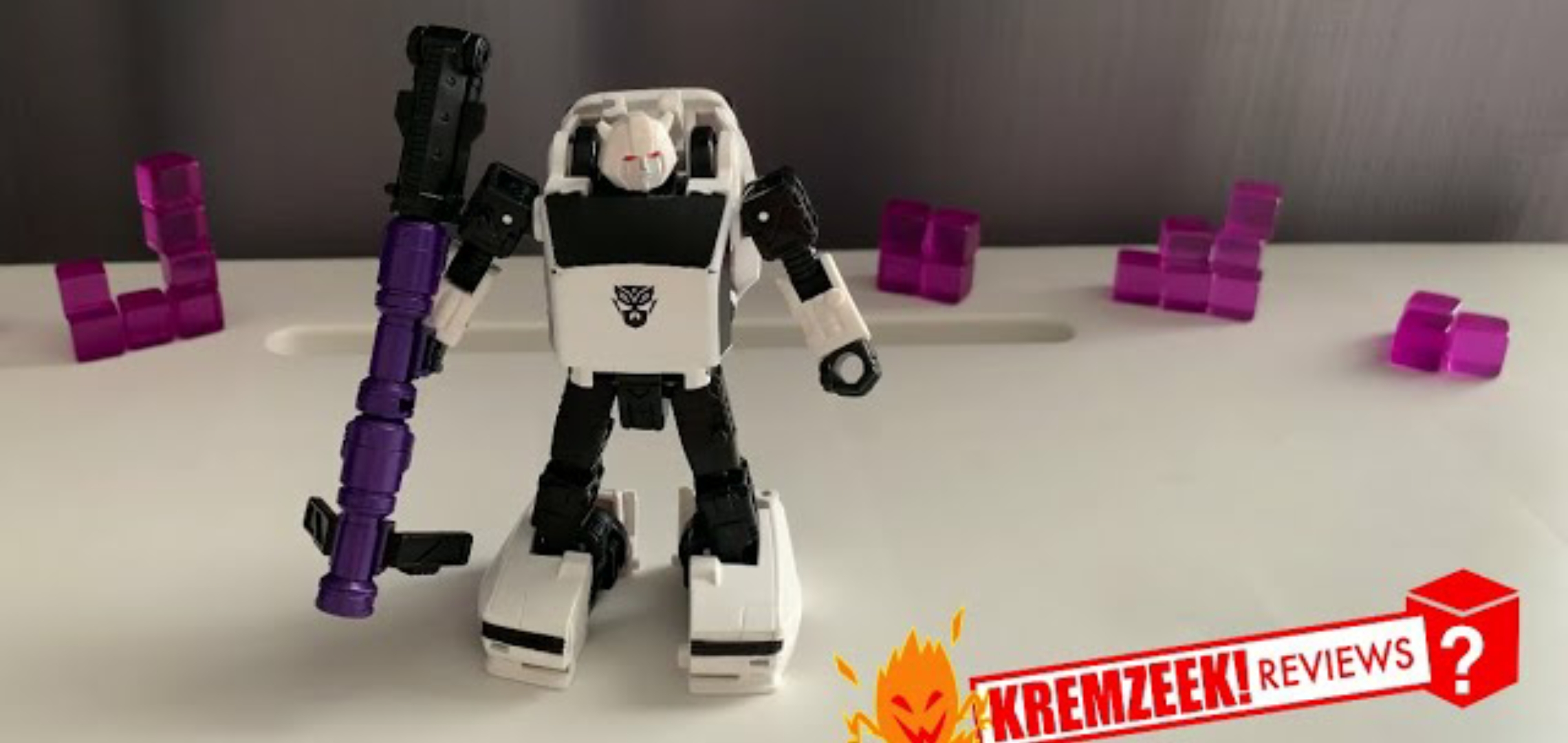 New English Video Review of Transformers Generations Selects Deluxe Class Bug Bite