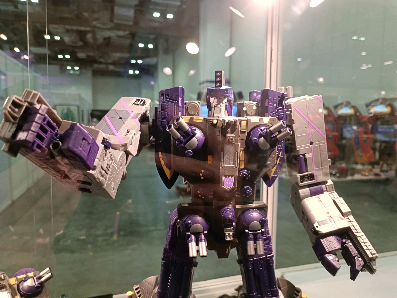 Titan Class Tidal Wave Revealed at Cybertron Fest 2023 in Singapore