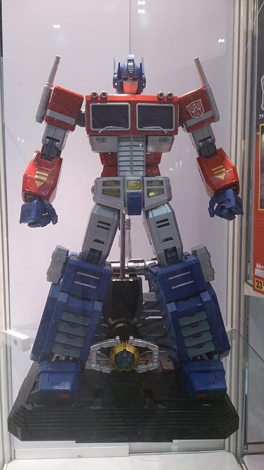 New Images of Ultimetal Series Non-Transforming Optimus Prime