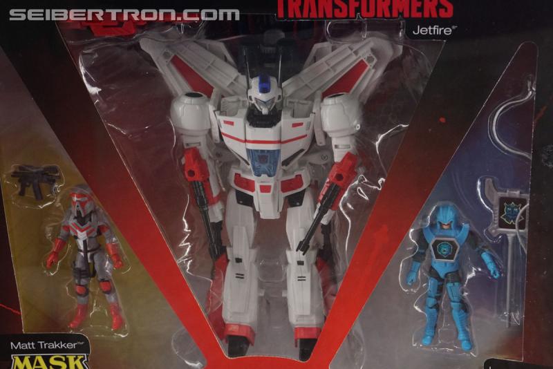SDCC 2017: Exclusives Photo Gallery - Voyager Optimus,  Primitive Skate Prime and More! #HasbroSDCC