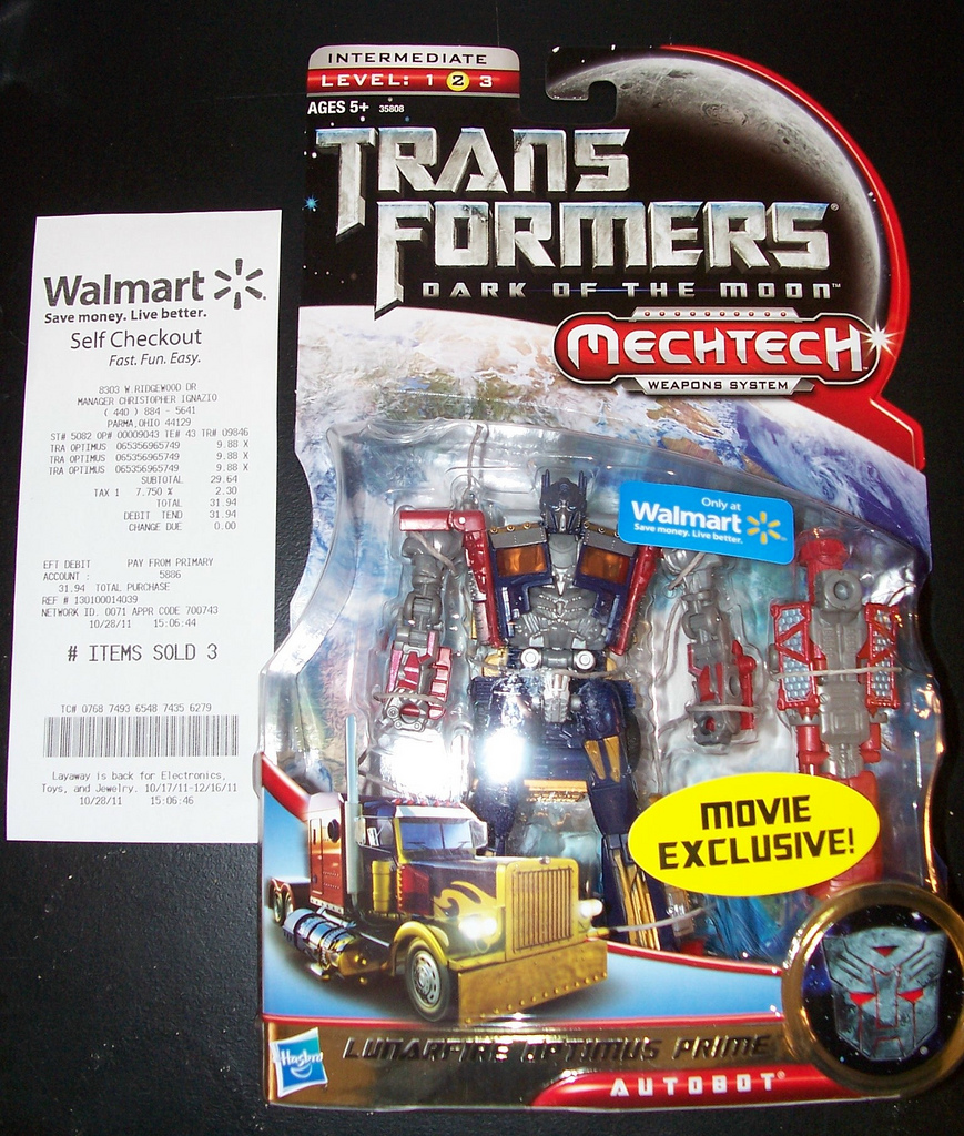 Transformers DOTM Retail Sightings: Cyberverse Soundwave, Lunarfire Optimus Prime, Streetside Bot Brawl