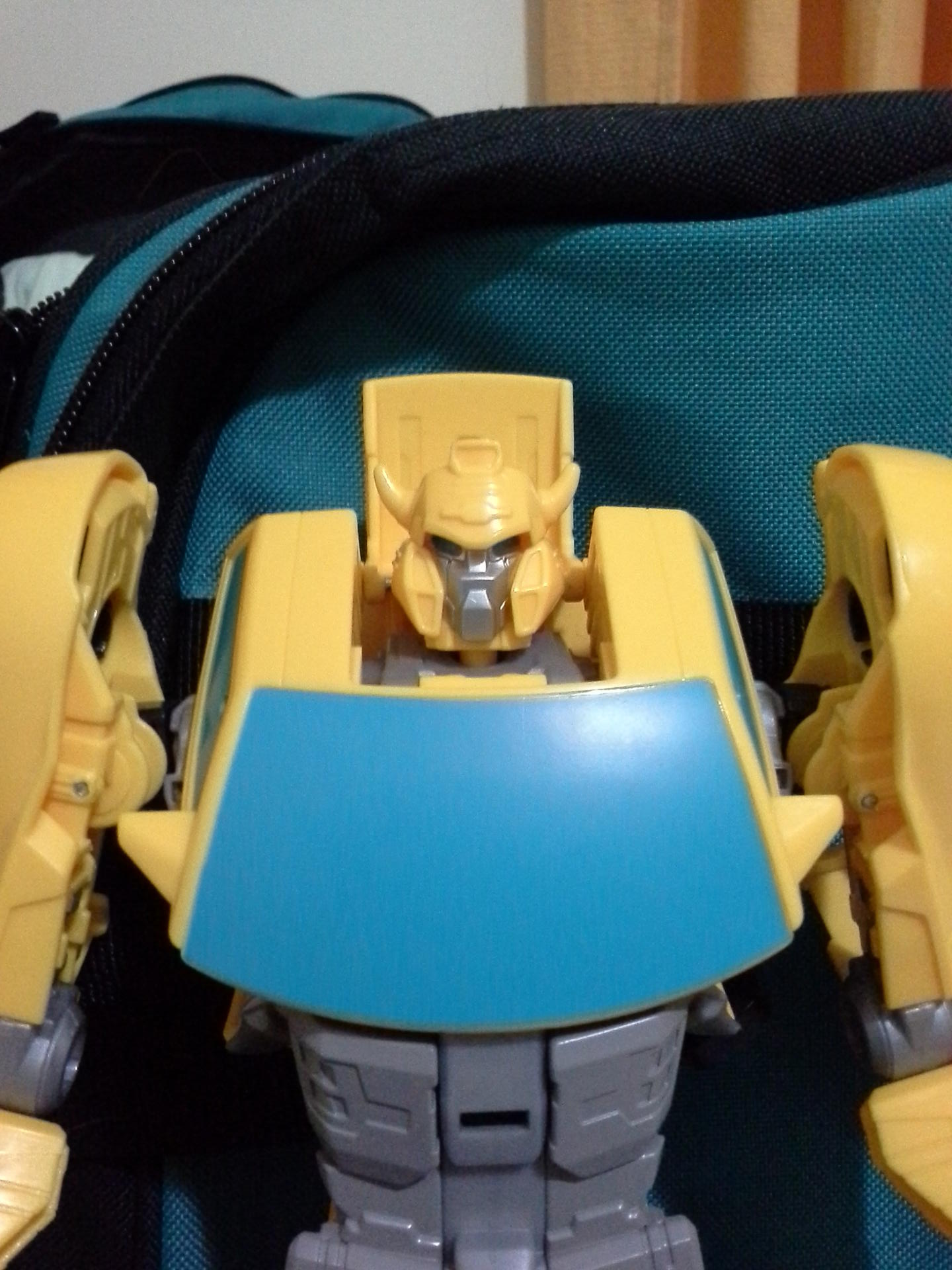 Video Review and In Hand Images for Transformers Generations Cyber Commander 11 inch Bumblebee