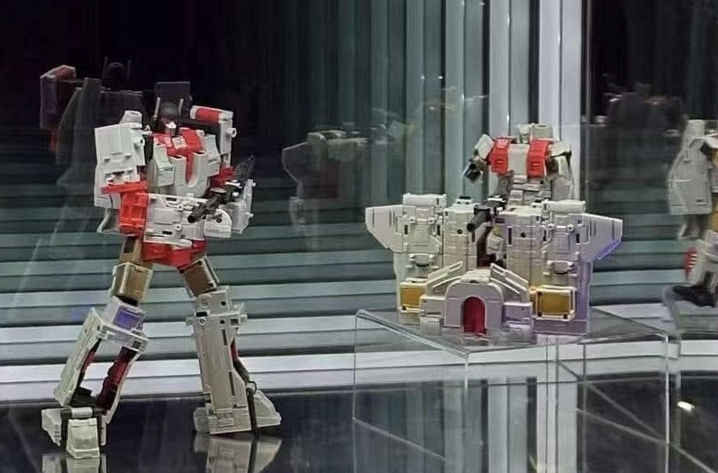 First Look at Extra Kibble that comes with AOTP Silverbolt to make Superion Frame and More