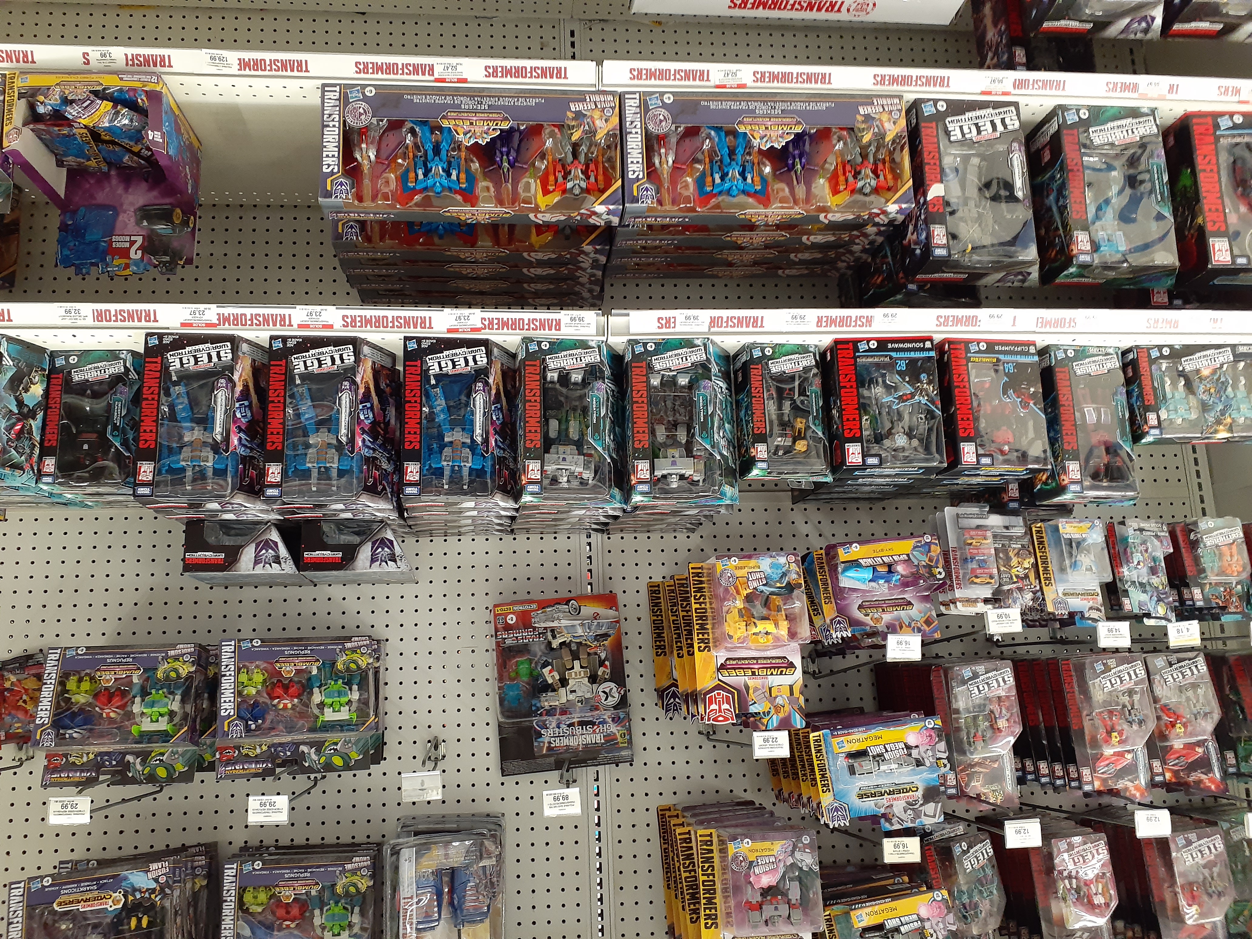 Transformers Earthrise Thrust, Runabout and New Ectotron Found at Canadian Toysrus Stores