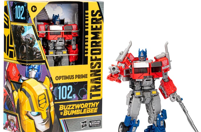Video Review for Transformers Buzzworthy ROTB Optimus Prime