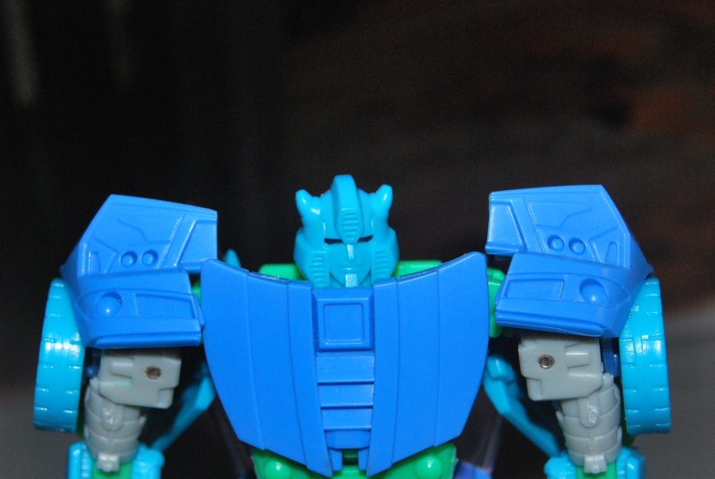 Transformers Generations Deluxe IDW Bumblebee Test Shot