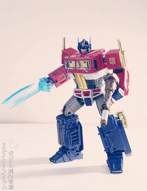 Year of the Horse Optimus Prime and Starscream - In-hand Images