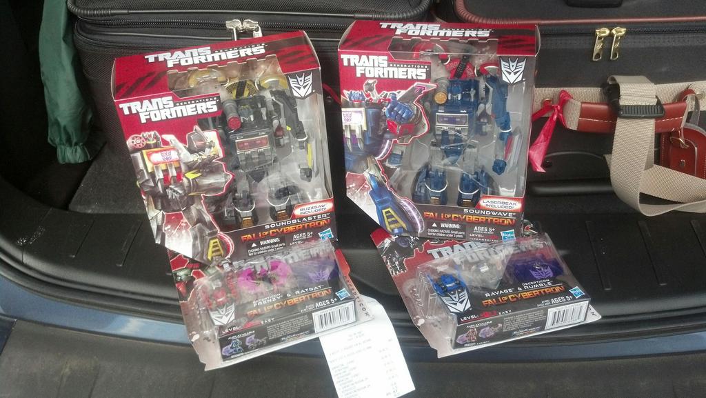 Transformers Generations: Fall of Cybertron Voyager Wave 1 and Data Disc Sets Sighted at Retail
