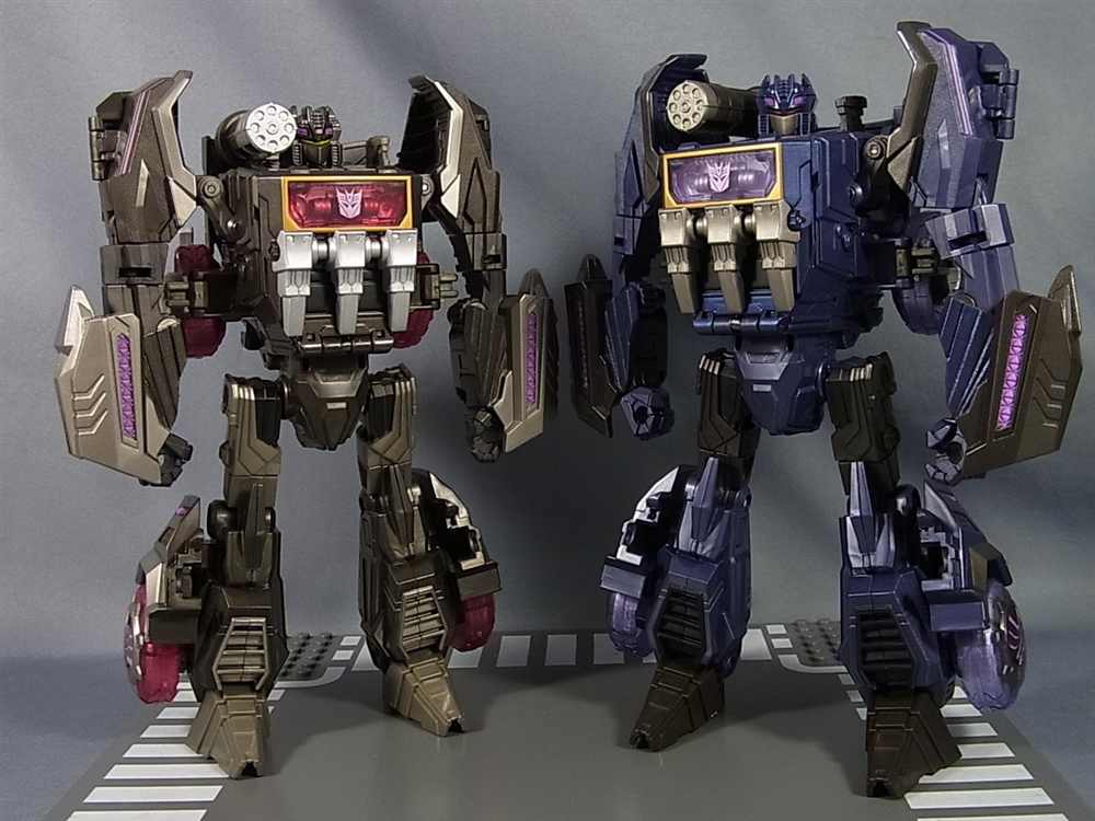 In-Hand Images: Takara Tomy Transformers Generations TG-13 Soundwave and TG-14 Soundblaster