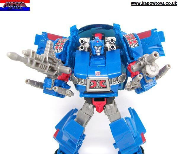 In-Hand Images: Transformers Generations 30th Anniversary Deluxe Goldfire, Skids, and Dreadwing