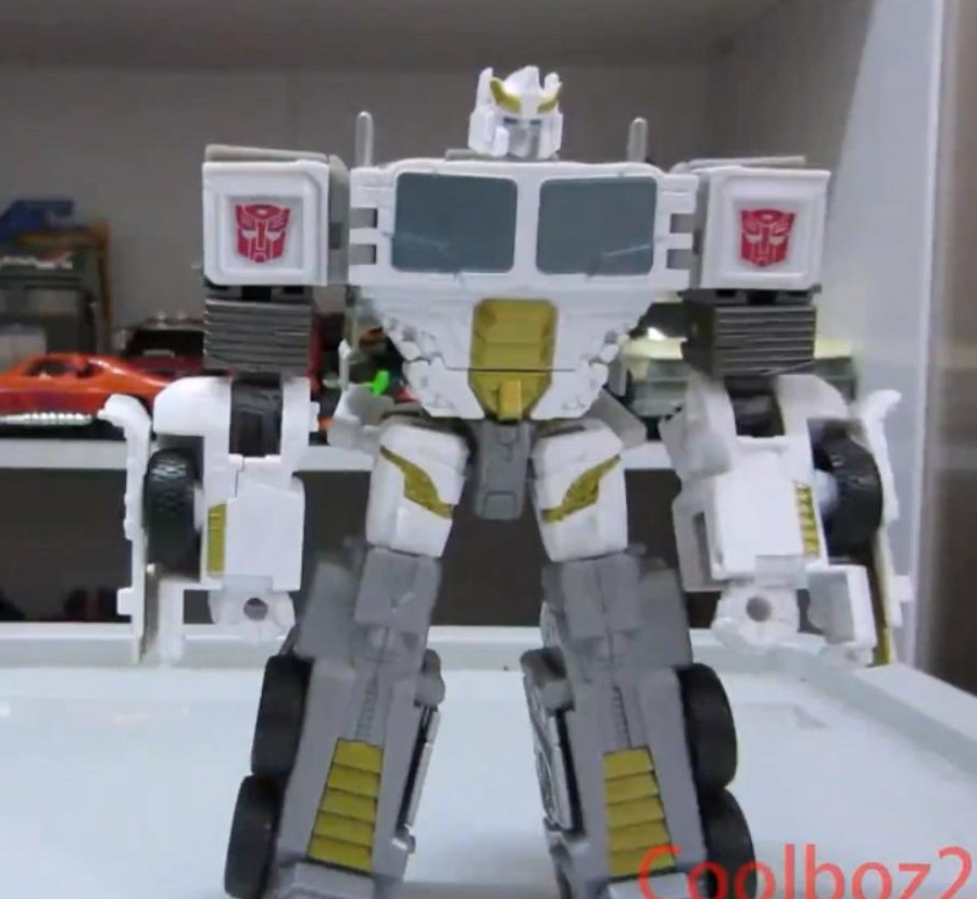 Video Review - Transformers Generations Combiner Wars Battle Core Optimus Prime