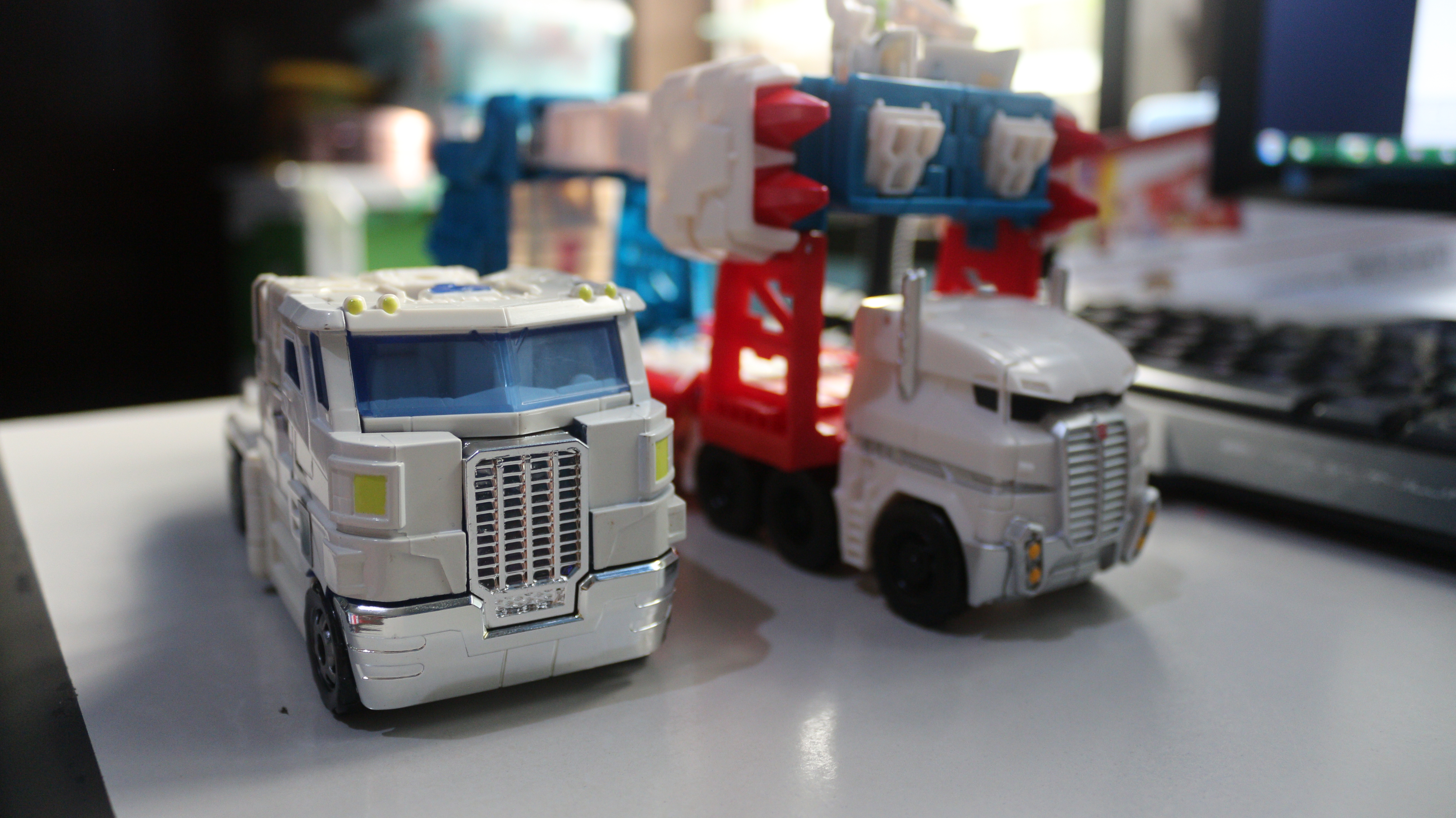 Pictorial Review - Transformers Generations Combiner Wars Leader Class Ultra Magnus