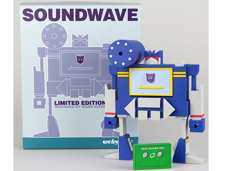 Emerald City Comic Con Soundwave Exclusive T-Shirt and Vinyl Figure