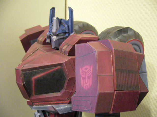 Detailed And Articulated WFC Optimus Papercraft Figure