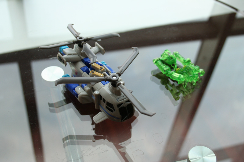 Video Review of Power Core Combiners Searchlight & Backwind
