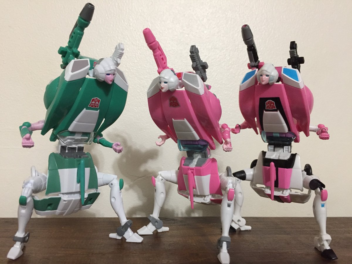 In-hand images of TFCC Lifeline, Fractyl, Scorponok and Quickslinger